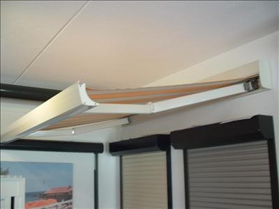 Suncircle knikarm in de showroom